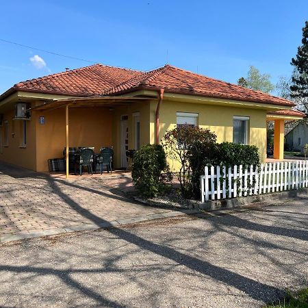 Villa Gracia Patince Exterior foto