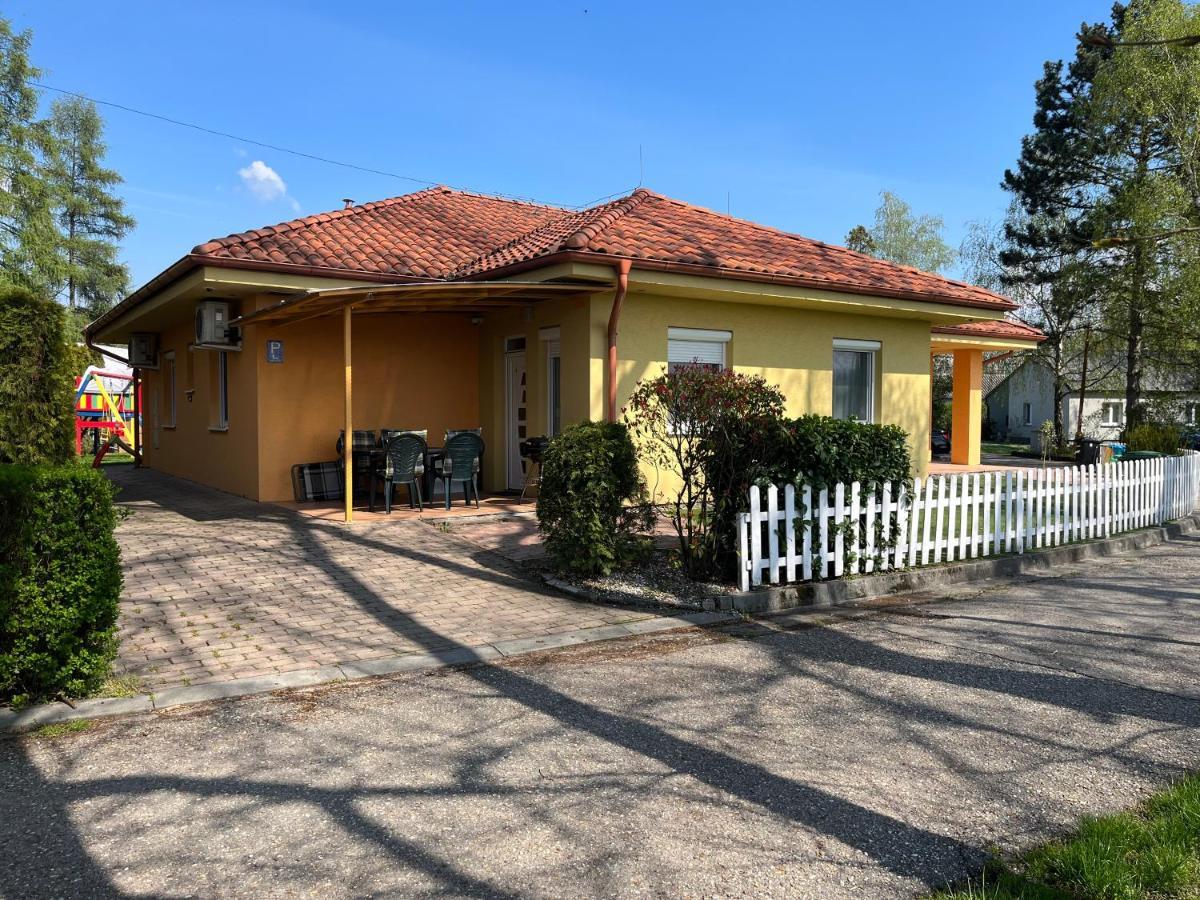 Villa Gracia Patince Exterior foto