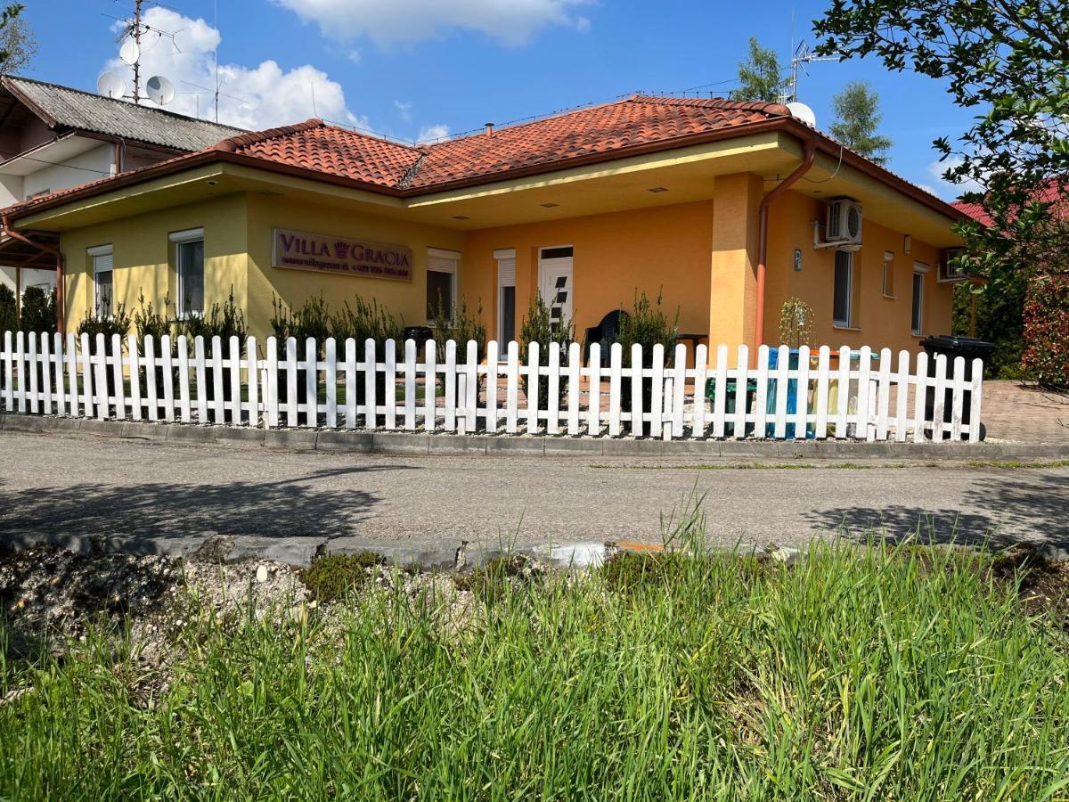 Villa Gracia Patince Exterior foto