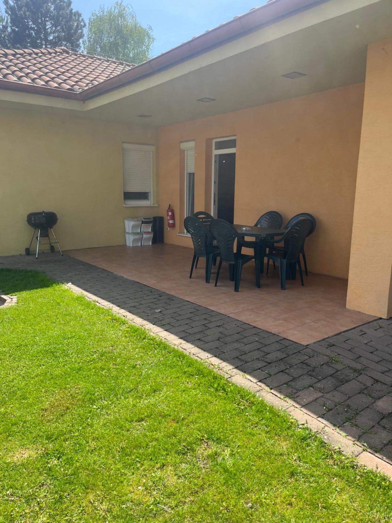Villa Gracia Patince Exterior foto