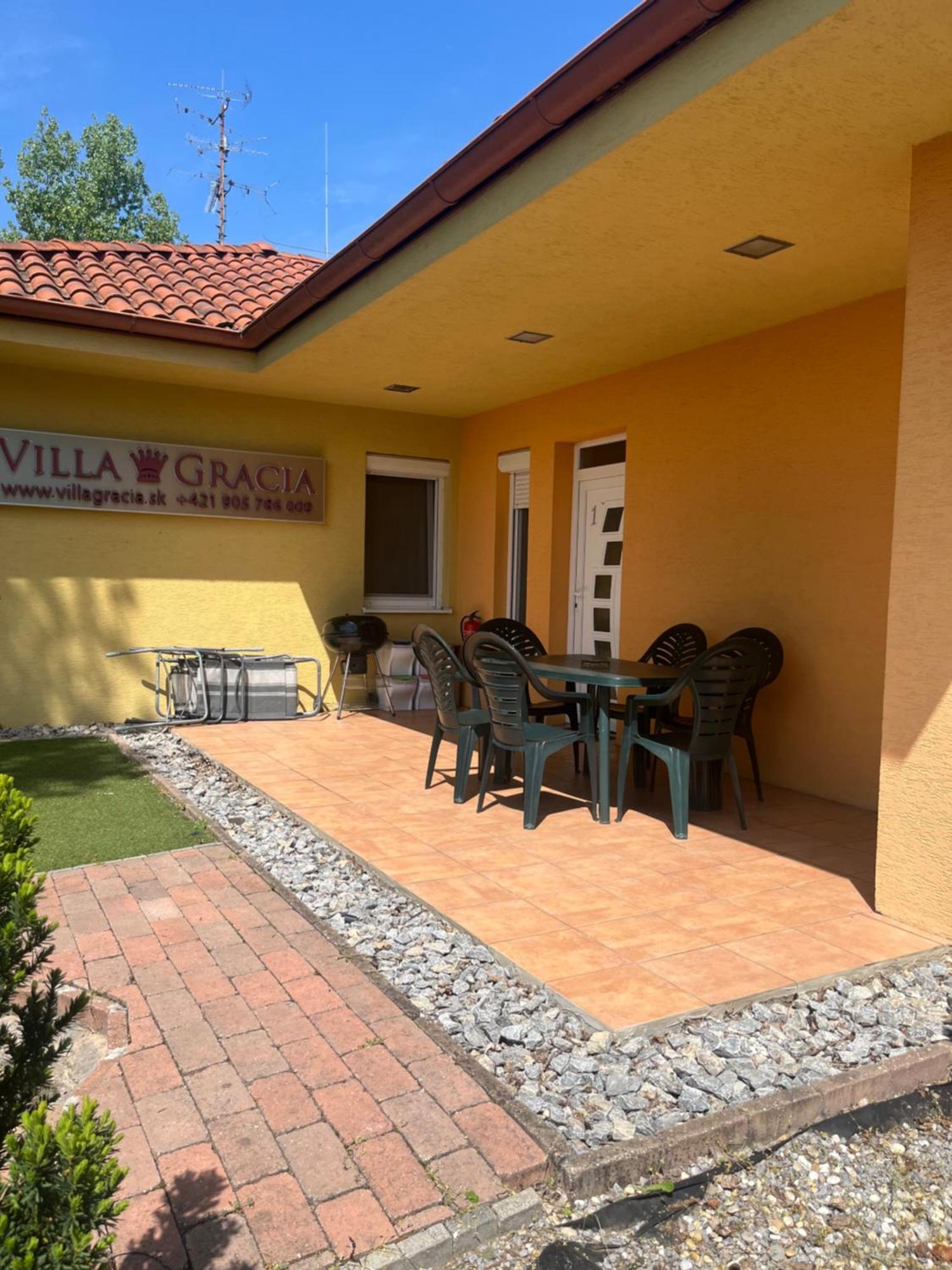 Villa Gracia Patince Exterior foto