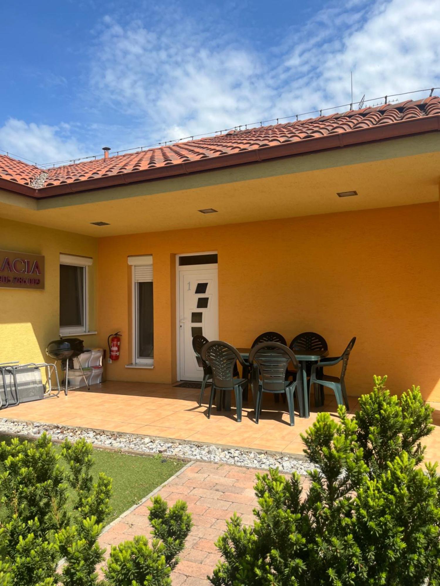 Villa Gracia Patince Exterior foto